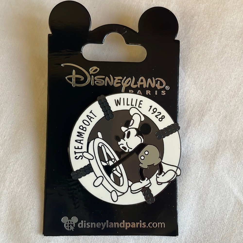 New Steamboat Willy Disneyland Paris pin
